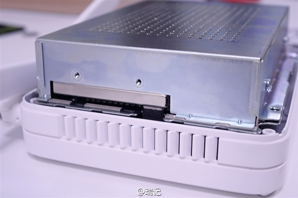 新一代小米路由器换硬盘图文教程：容量暴增两倍