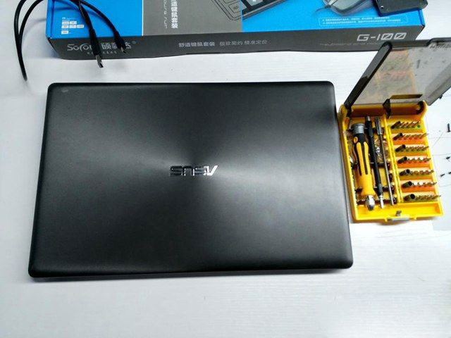 华硕X550C怎么拆机 华硕X550C清理灰尘与升级SSD图文教程