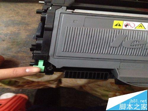 联想M7205打印机怎么添加油墨?