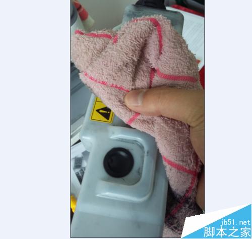 京瓷TASKalfa4500i复印机怎么清理废粉盒废粉？