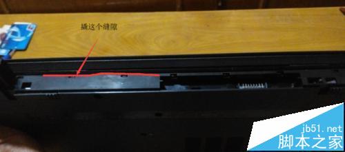 惠普15 r221TX笔记本怎么拆机添加内存条?