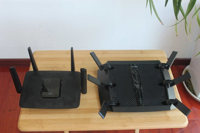NETGEAR R8000与Linksys EA8300哪个好？网件R8000/Linksys EA8300对比评测