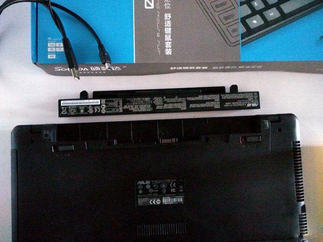 华硕X550C怎么拆机 华硕X550C清理灰尘与升级SSD图文教程