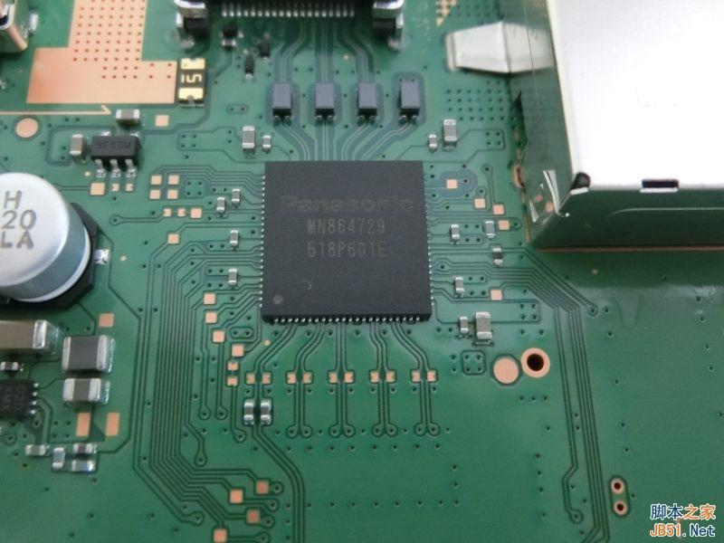 CUH-1200版本PS4游戏机完全拆解图赏：偷工减料or工艺升级?