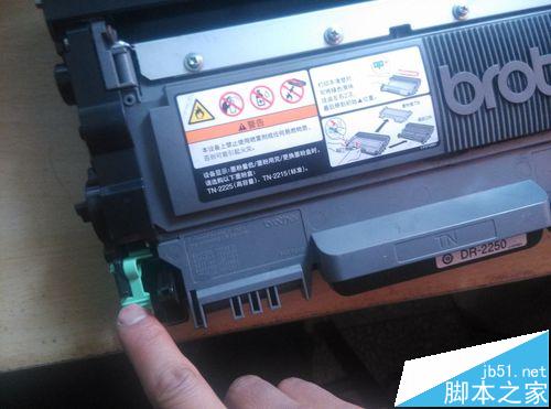 HL 兄弟打印机2240怎么手动添加墨粉?