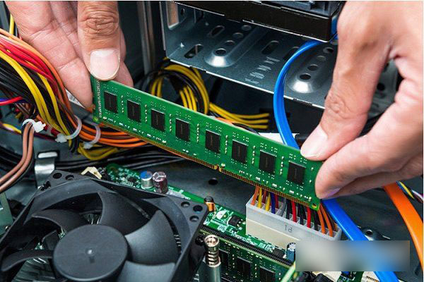 DDR4内存兼容DDR3吗？以及ddr3主板能用ddr4的内存条吗？