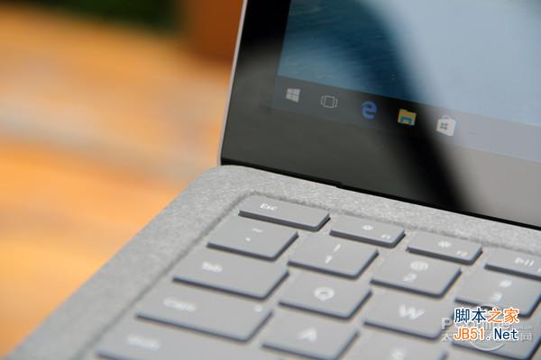 苏菲和幽灵年度对决：微软Surface Laptop与惠普Spectre 13轻薄本详细对比评测图解