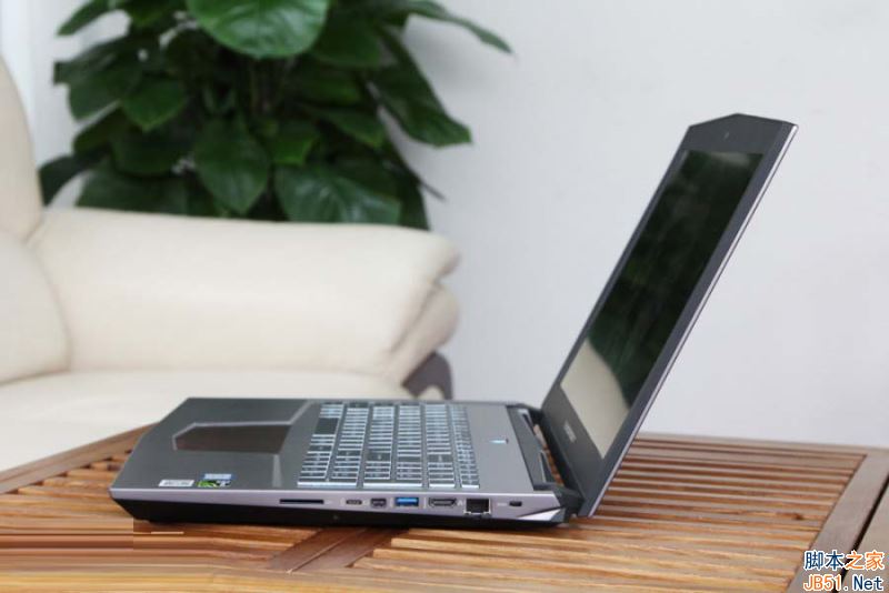 雷神Dino游戏本值不值得买?雷神Dino游戏本高清图赏