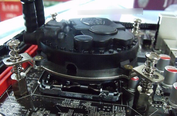 水冷散热器怎么装 CPU水冷散热器安装详细教程图解