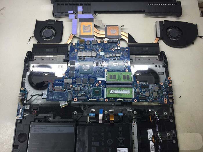 外星人Alienware 17R4笔记本怎么拆机取出主板?