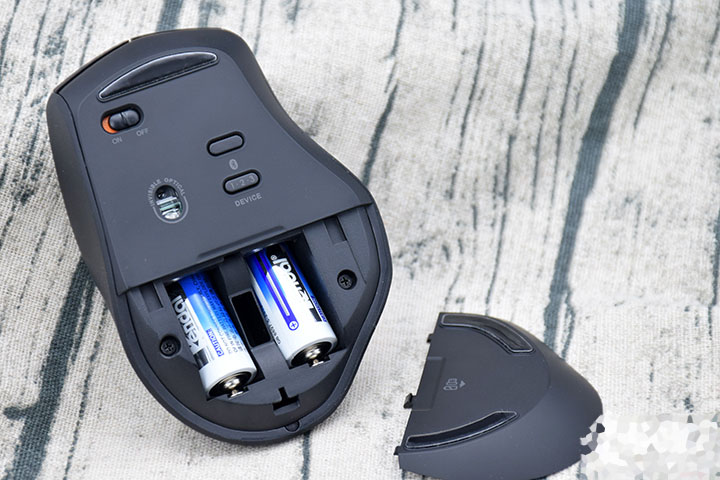 四台电脑之间轻松切换毫无压力 雷柏MT550三模无线光学鼠标深度评测