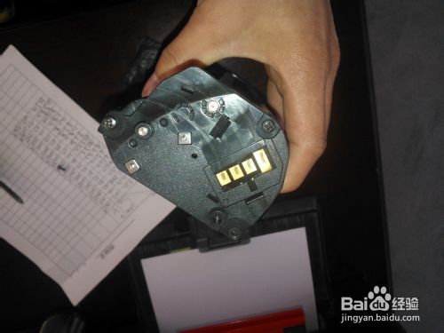 联想M1705 打印复印一体机的加粉过程图解