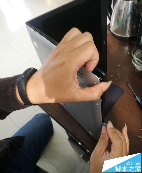 联想Ideapad 300S 14ISK笔记本怎么拆机更换固态硬盘?