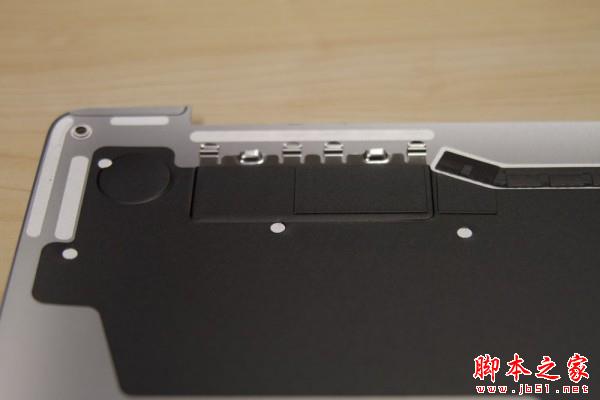 苹果13英寸全新MacBook Pro拆机图文详解教程 SSD可更换