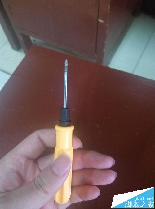 华硕v451l笔记本怎么拆机安装内存条?