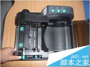 北洋条码2100e打印机怎么自己更换色带?