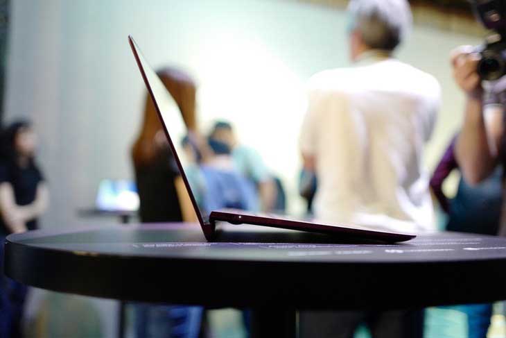 厚度仅12.9mm 1kg极致轻薄 华硕ZenBook S正式发布