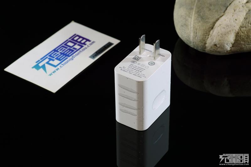 充电效果如何?华为Mate 9原装充电器SuperCharger拆解与评测
