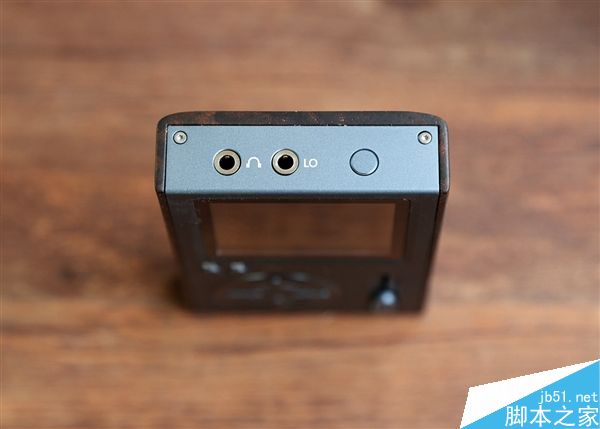 七彩虹HIFI C10开箱图赏:更加便携外观更精简