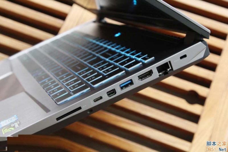 雷神Dino游戏本值不值得买?雷神Dino游戏本高清图赏