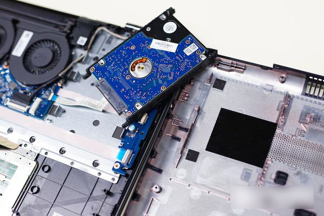 做工散热都非常优秀 惠普暗影精灵II笔记本拆机图解全过程