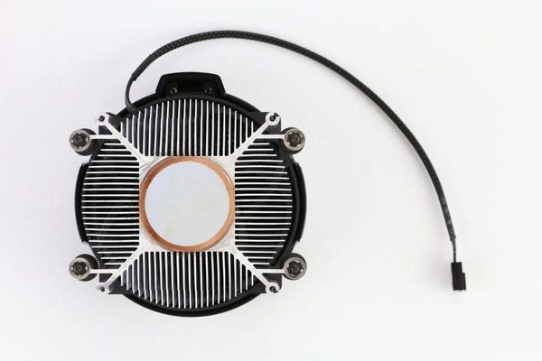 R5 1500X自带散热器吗？R5-1500X自带散热器风扇够用吗？