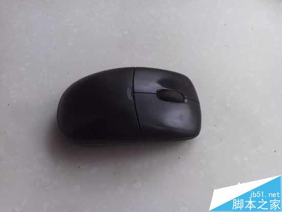 罗技无线鼠标怎么拆机更换电池?