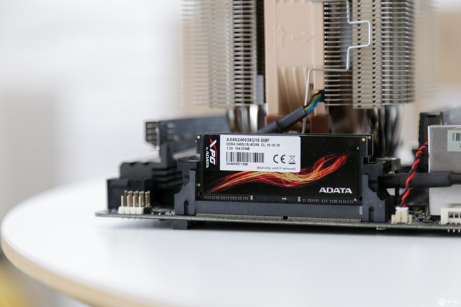 小体积却有大能量18核 i9-7980XE迷你小机箱装机教程实录