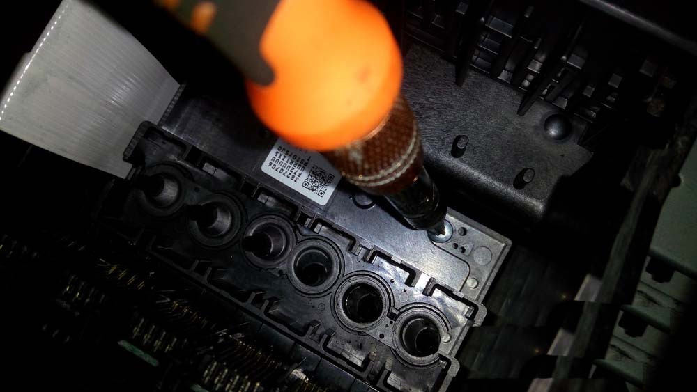 EPSON爱普生R330打印机怎么更换喷头?