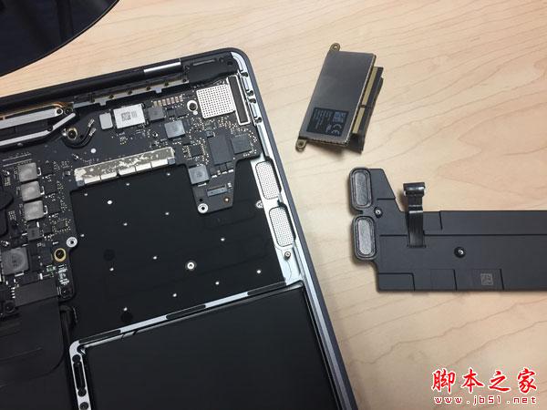苹果13英寸全新MacBook Pro拆机图文详解教程 SSD可更换