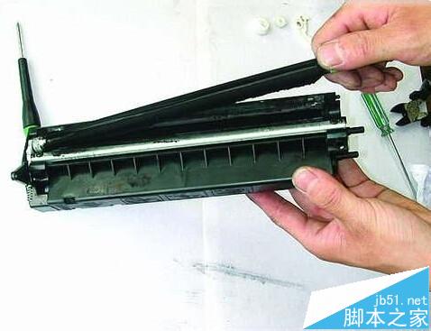 惠普HP 6L激光打印机硒鼓没粉了怎么灌粉?