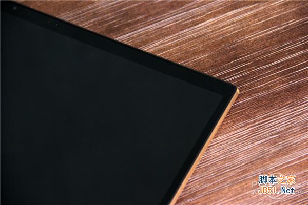 苏菲和幽灵年度对决：微软Surface Laptop与惠普Spectre 13轻薄本详细对比评测图解