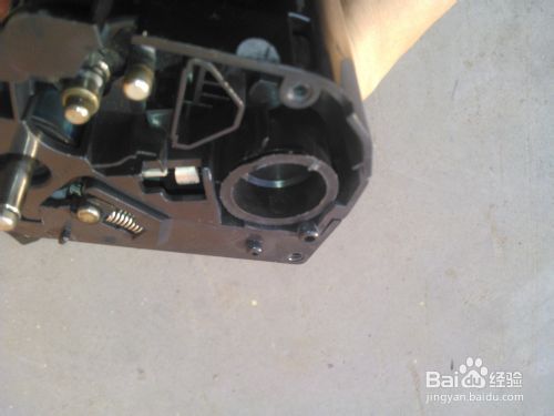 联想M1705 打印复印一体机的加粉过程图解