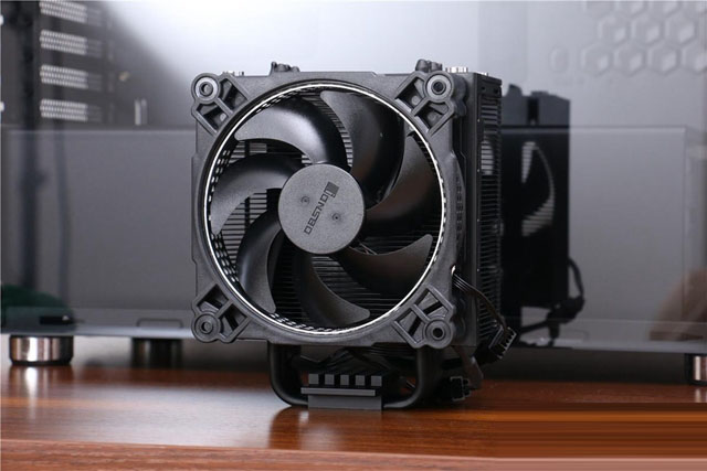 全侧透DIY装机实录：超详细i7-7700K配RX580组装电脑教程(附配置清单)