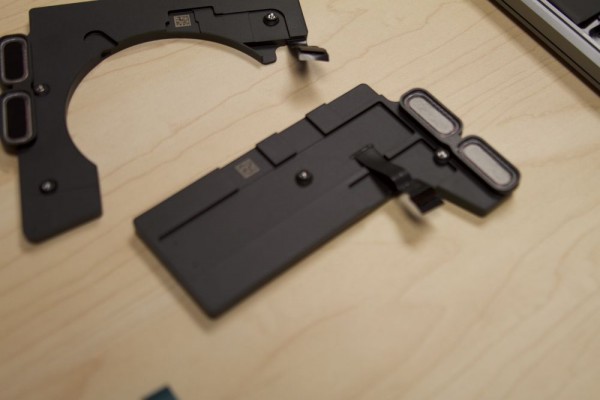 苹果13英寸全新MacBook Pro拆机图文详解教程 SSD可更换