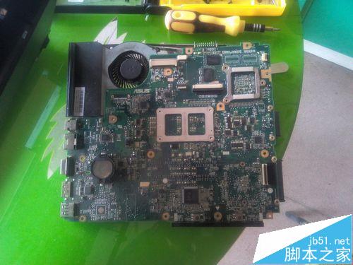 华硕A43S笔记本怎么拆机?华硕A43S详细的拆机图文