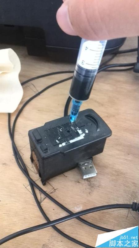 佳能815打印机怎么加墨? 佳能815黑色墨盒加墨流程