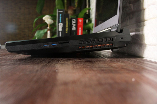 微星gt75vr值得买吗？微星GT75VR Titan 8RG游戏本全面详细图文评测