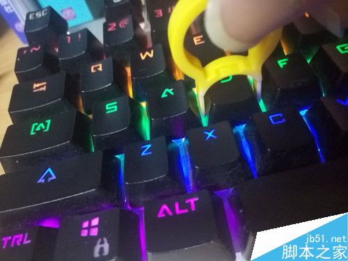 机械键盘键帽怎么拆?机械键盘换键帽方法