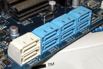 主板接口有哪些?如何组装主板扩展插槽?