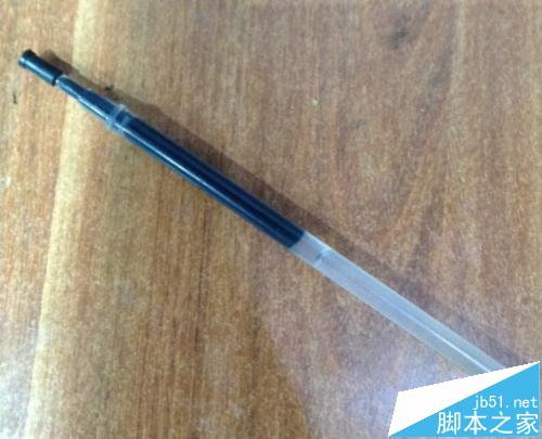 电脑显示器屏幕中间有一条白线该怎么解决?