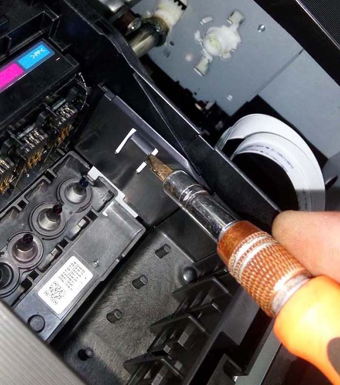 EPSON爱普生R330打印机怎么更换喷头?