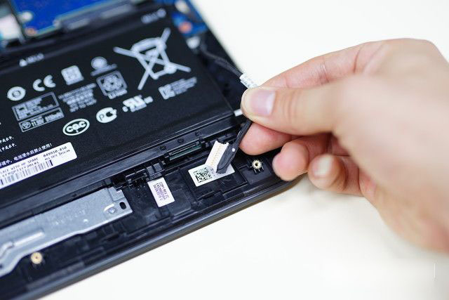 做工散热都非常优秀 惠普暗影精灵II笔记本拆机图解全过程