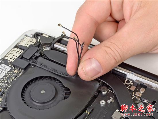 苹果新发布本本MacBook Pro Retina版本拆机详细过程（大量组图）