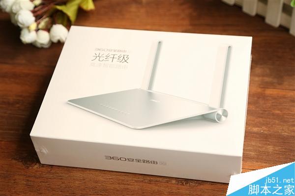 360安全路由5G版图赏：薄如鼠标垫