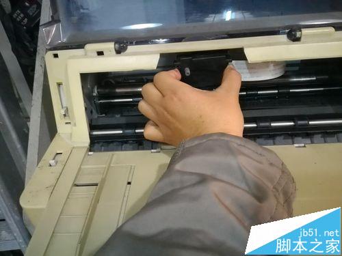 富士通DPK8300E针式打印机怎么换色带?
