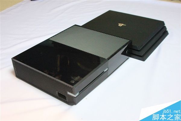 PS4 Pro首发开箱图赏:依旧比Xbox One轻薄