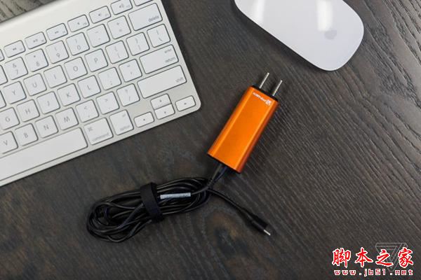 FINsix笔记本电源附带USB-C接口 小巧但缺点也不少