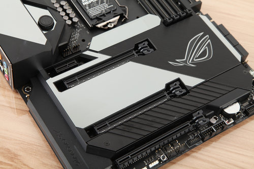 集水冷 RGB 屏幕于一身 ROG MAXIMUS XI FORMULA主板详细图文评测