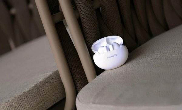 华为FreeBuds4i和airpods哪款好 华为FreeBuds4i和airpods区别对比